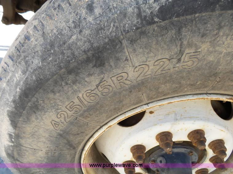 image for item L2031 1998 International 1840 mixer truck