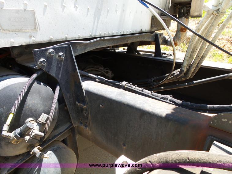 image for item L2031 1998 International 1840 mixer truck