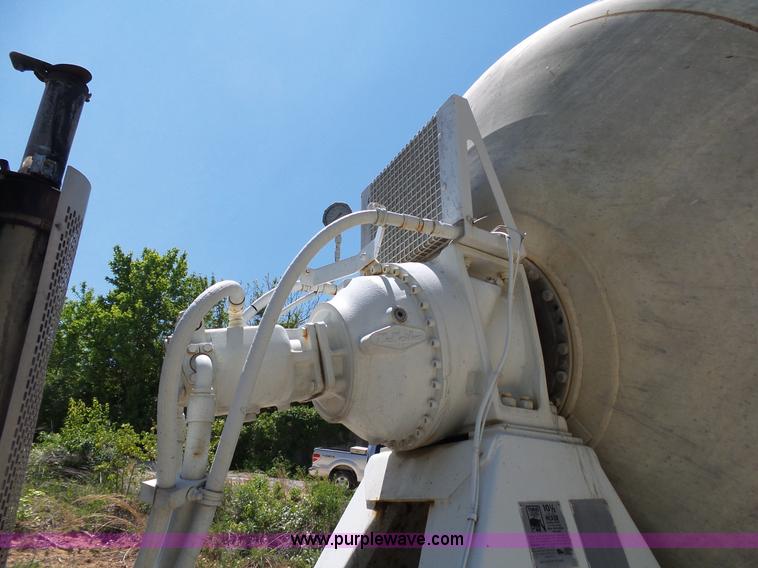 image for item L2031 1998 International 1840 mixer truck