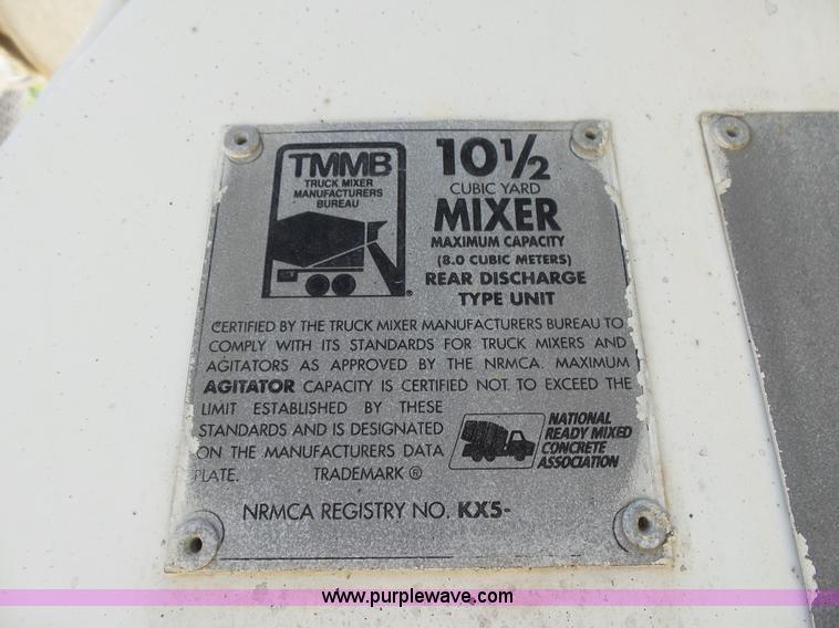 image for item L2031 1998 International 1840 mixer truck