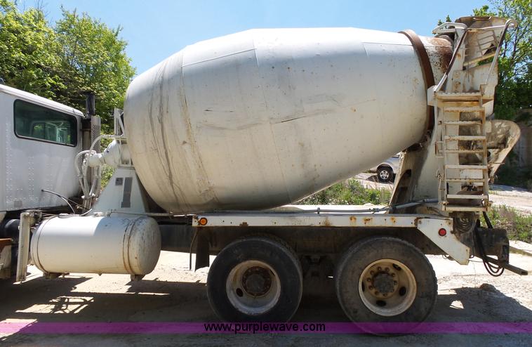 image for item L2031 1998 International 1840 mixer truck