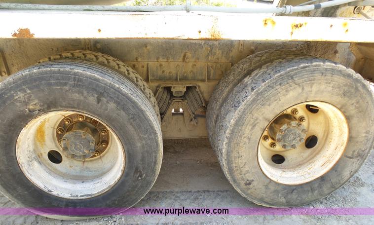 image for item L2031 1998 International 1840 mixer truck