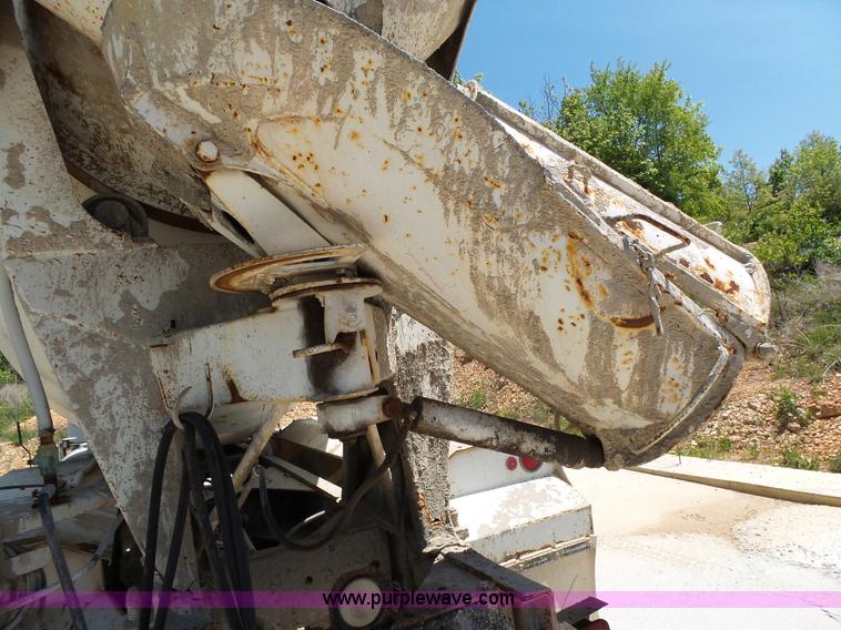 image for item L2031 1998 International 1840 mixer truck