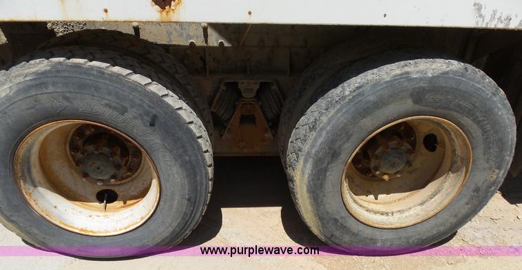 image for item L2031 1998 International 1840 mixer truck