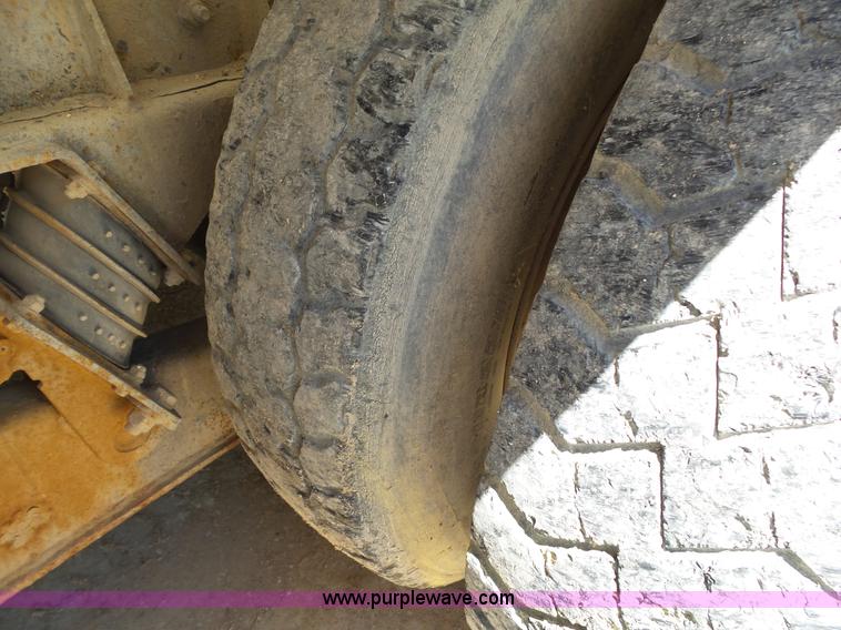 image for item L2031 1998 International 1840 mixer truck