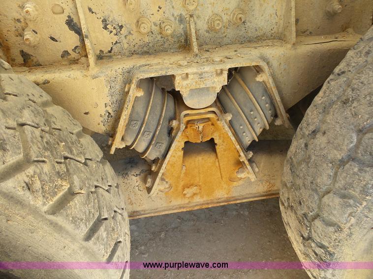 image for item L2031 1998 International 1840 mixer truck