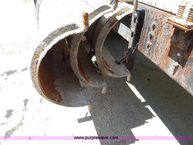 image for item L2031 1998 International 1840 mixer truck