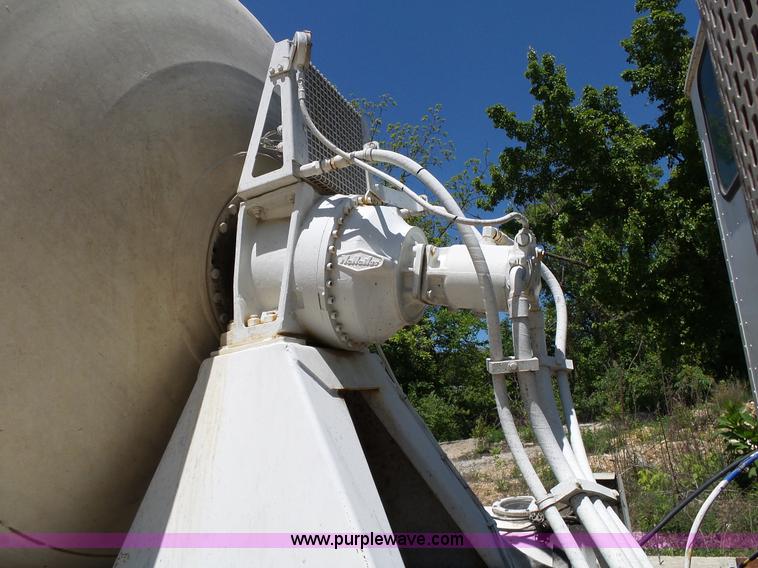 image for item L2031 1998 International 1840 mixer truck