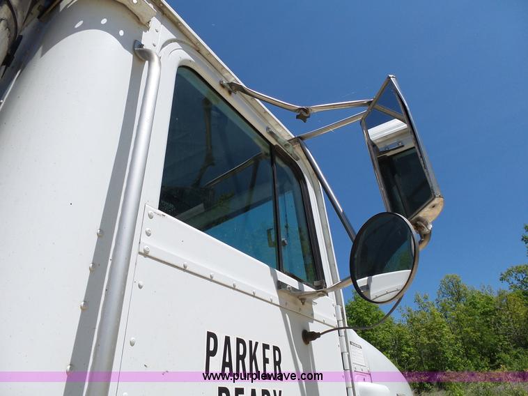 image for item L2031 1998 International 1840 mixer truck