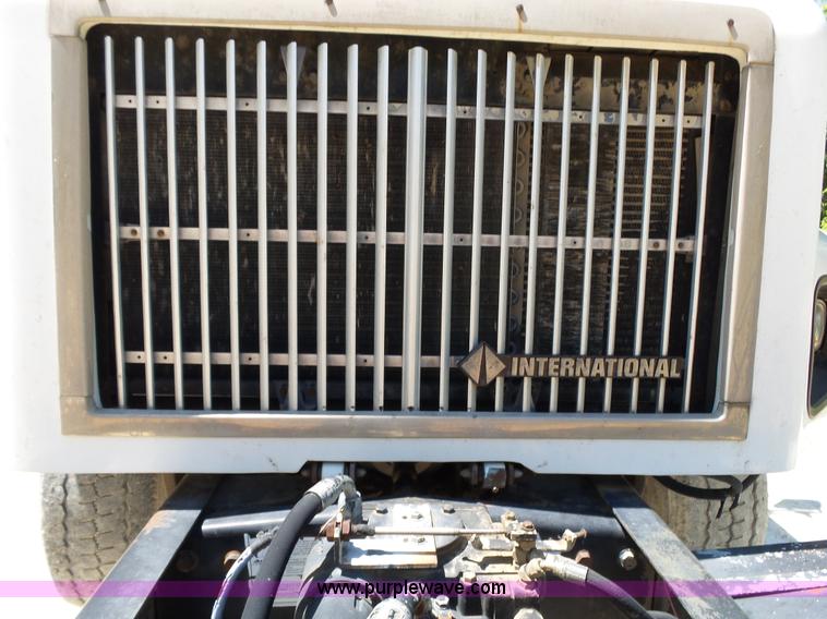 image for item L2031 1998 International 1840 mixer truck