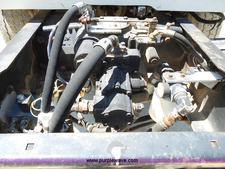 image for item L2031 1998 International 1840 mixer truck