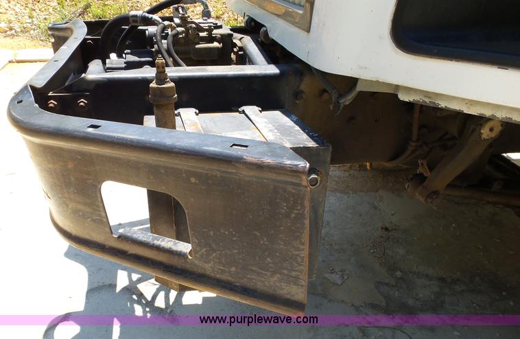 image for item L2031 1998 International 1840 mixer truck