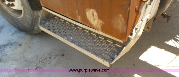 image for item L2031 1998 International 1840 mixer truck