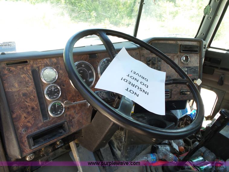 image for item L2031 1998 International 1840 mixer truck