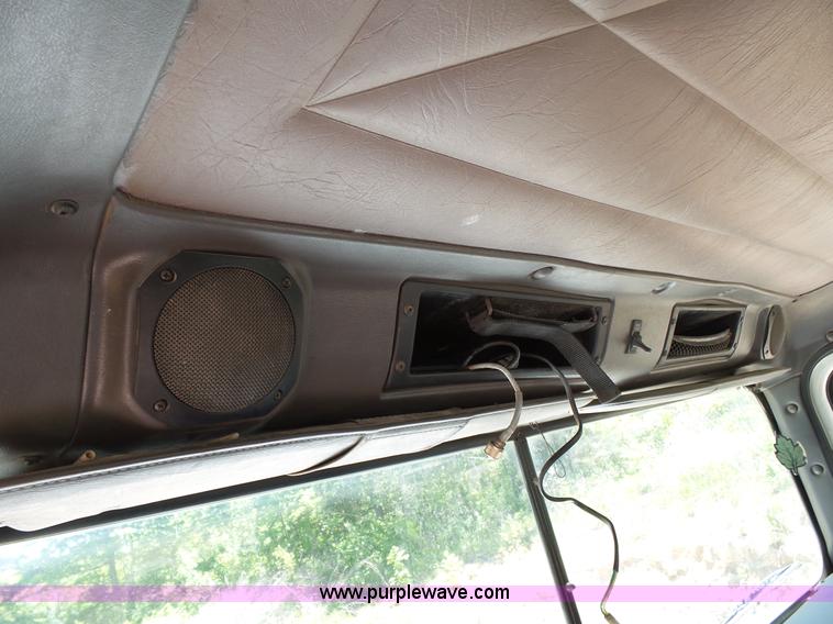 image for item L2031 1998 International 1840 mixer truck