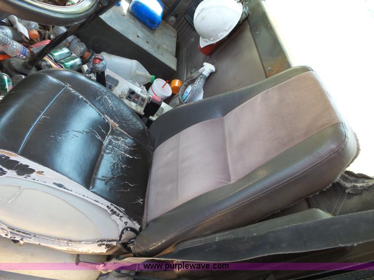 image for item L2031 1998 International 1840 mixer truck