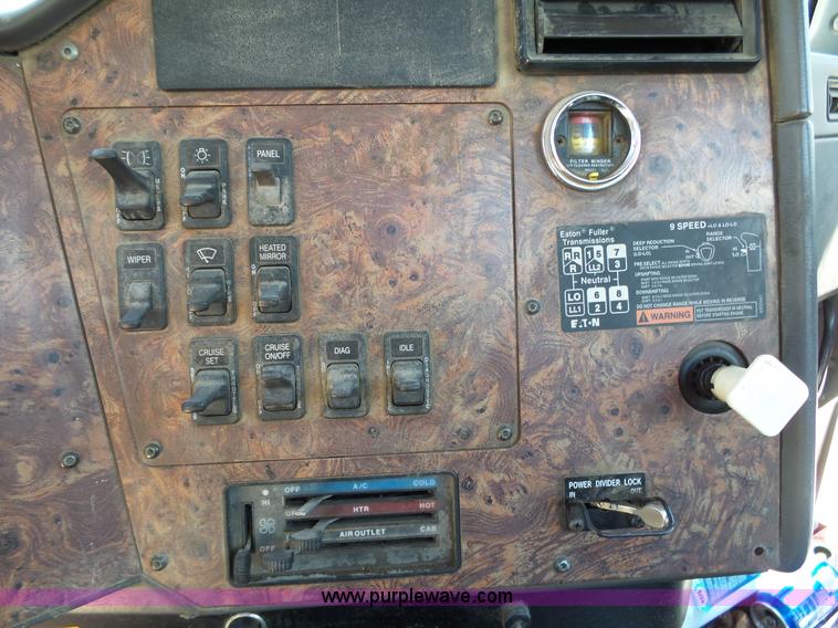 image for item L2031 1998 International 1840 mixer truck