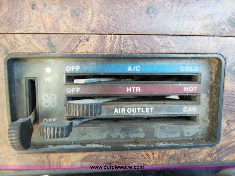 image for item L2031 1998 International 1840 mixer truck