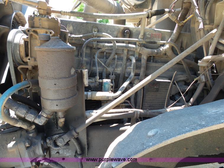 image for item L2031 1998 International 1840 mixer truck