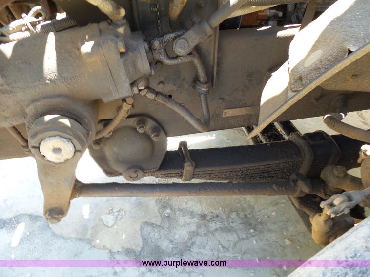 image for item L2031 1998 International 1840 mixer truck