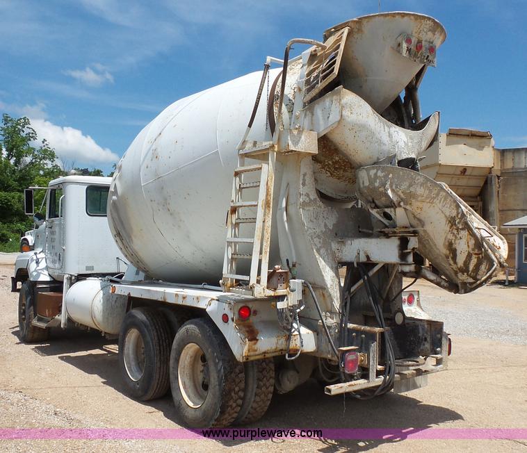 image for item L2031 1998 International 1840 mixer truck