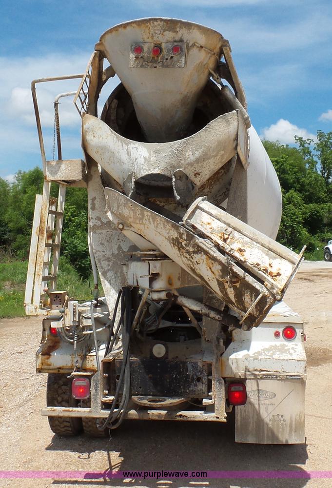 image for item L2031 1998 International 1840 mixer truck