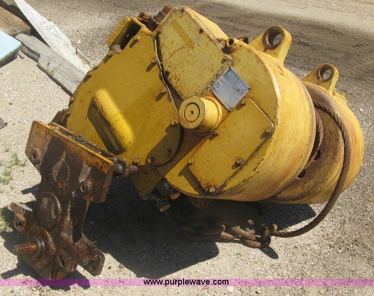 image for item L3828 Hyster W6F winch