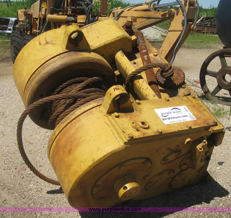 image for item L3828 Hyster W6F winch