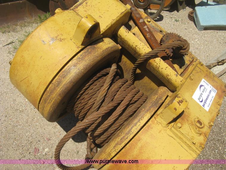 image for item L3828 Hyster W6F winch
