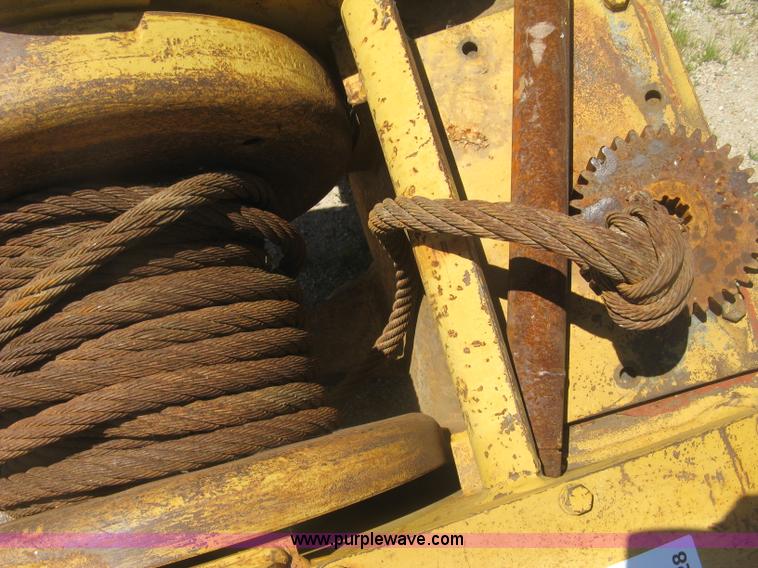 image for item L3828 Hyster W6F winch