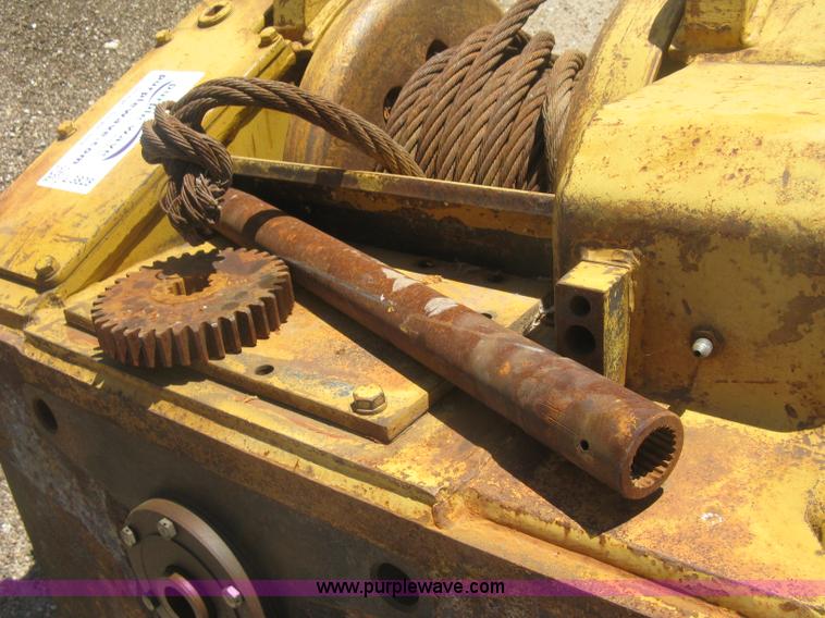 image for item L3828 Hyster W6F winch