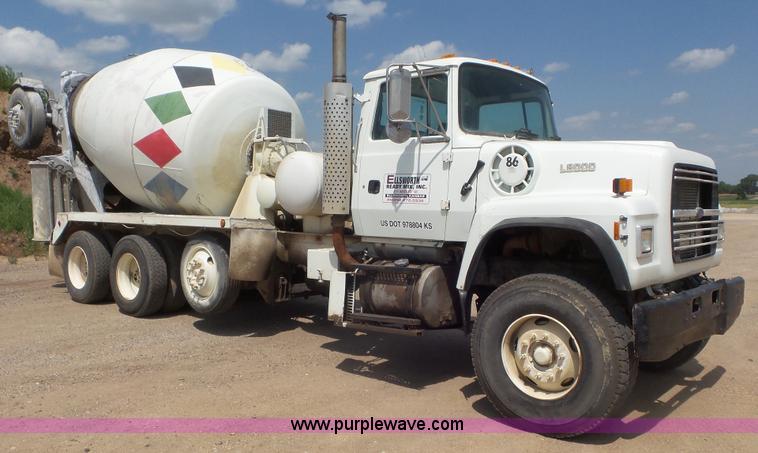 image for item L5267 1997 Ford LT9000 mixer truck