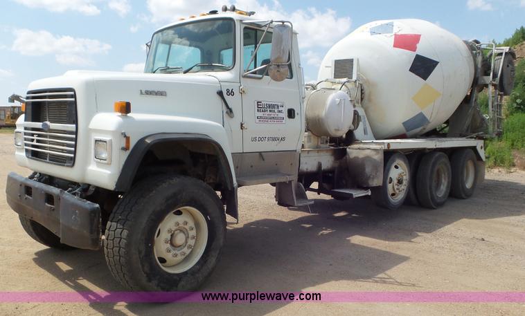 image for item L5267 1997 Ford LT9000 mixer truck