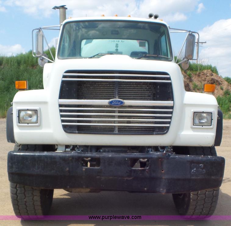 image for item L5267 1997 Ford LT9000 mixer truck
