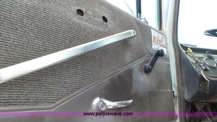 image for item L5267 1997 Ford LT9000 mixer truck