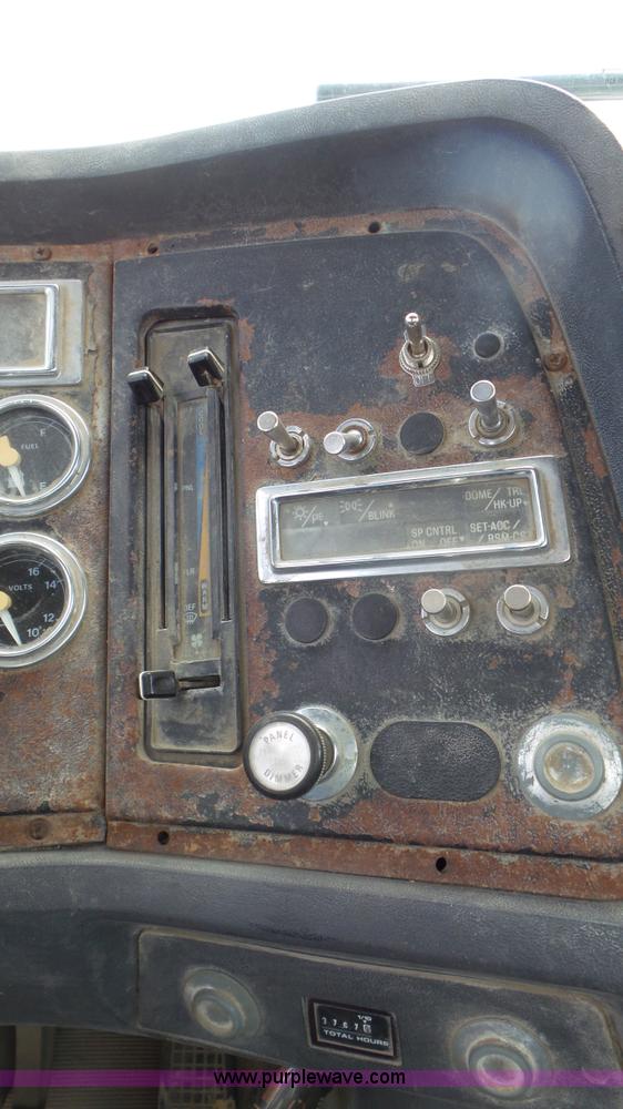 image for item L5267 1997 Ford LT9000 mixer truck