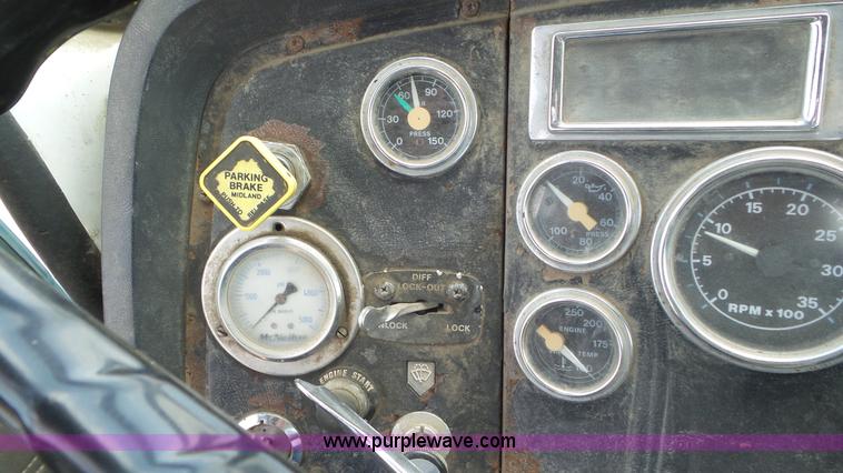 image for item L5267 1997 Ford LT9000 mixer truck