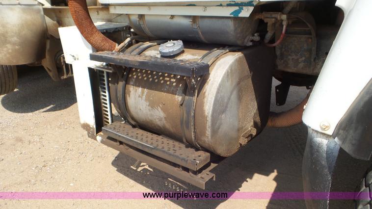 image for item L5267 1997 Ford LT9000 mixer truck