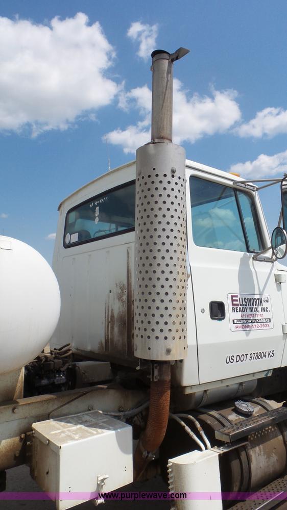 image for item L5267 1997 Ford LT9000 mixer truck