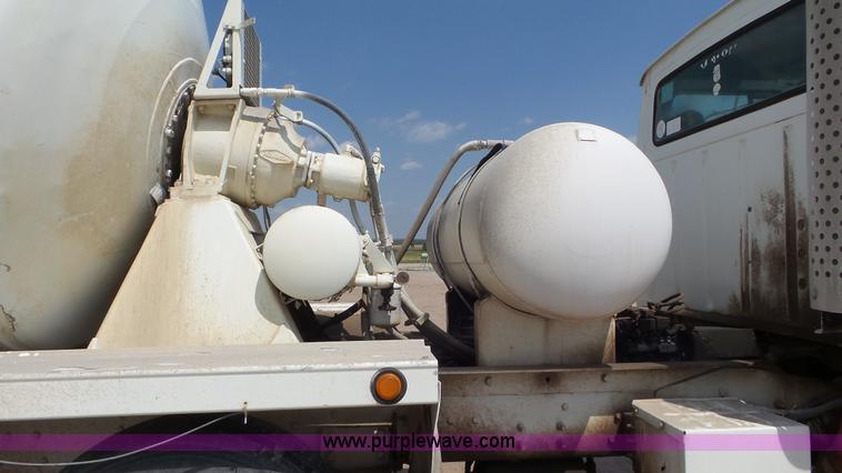 image for item L5267 1997 Ford LT9000 mixer truck