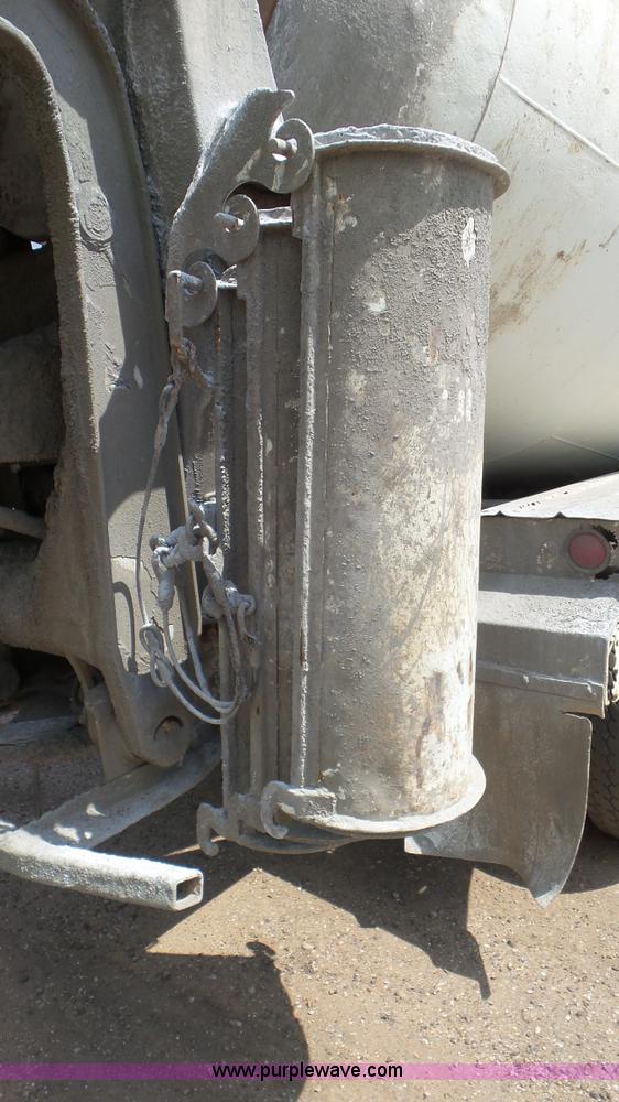 image for item L5267 1997 Ford LT9000 mixer truck