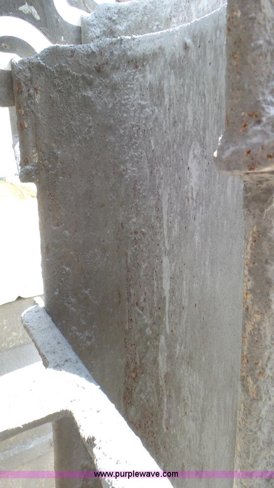 image for item L5267 1997 Ford LT9000 mixer truck