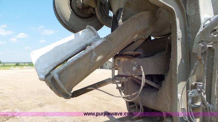 image for item L5267 1997 Ford LT9000 mixer truck