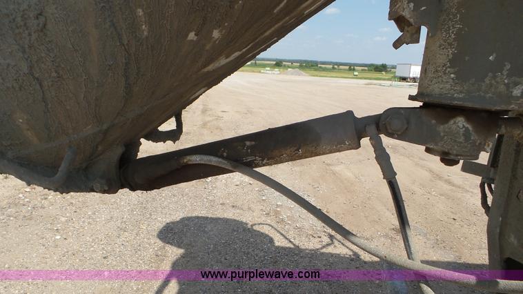 image for item L5267 1997 Ford LT9000 mixer truck