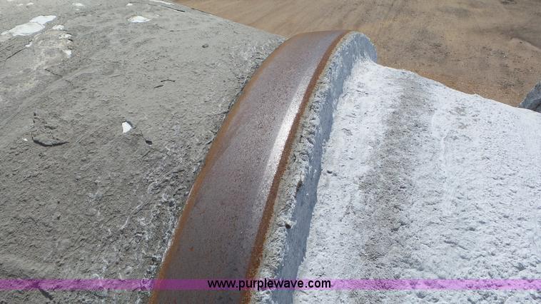 image for item L5267 1997 Ford LT9000 mixer truck