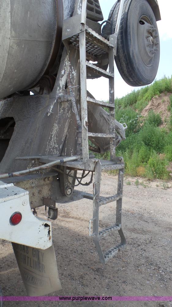 image for item L5267 1997 Ford LT9000 mixer truck