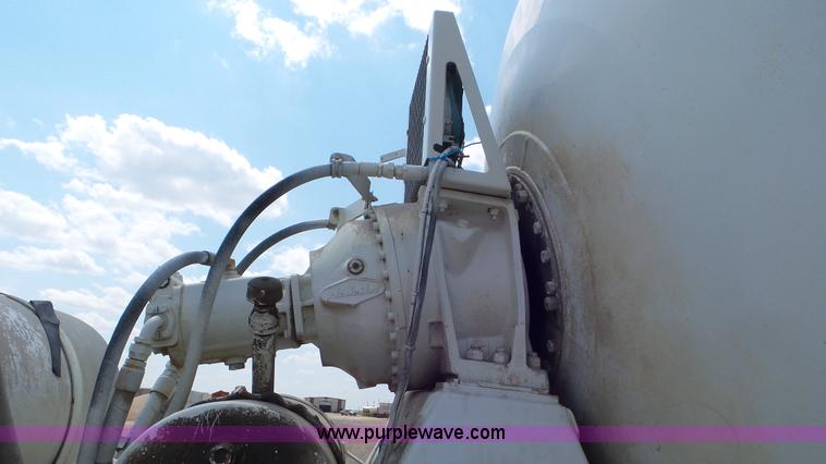 image for item L5267 1997 Ford LT9000 mixer truck