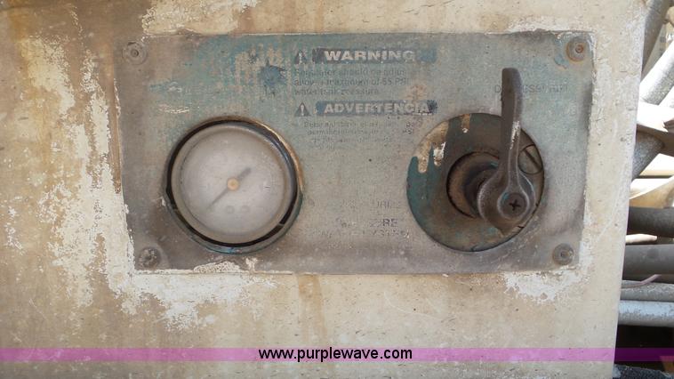 image for item L5267 1997 Ford LT9000 mixer truck