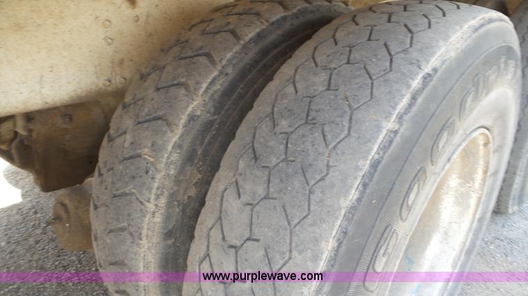 image for item L5267 1997 Ford LT9000 mixer truck