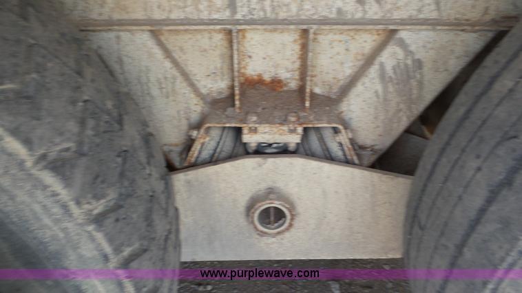 image for item L5267 1997 Ford LT9000 mixer truck